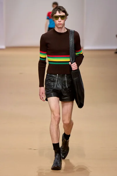 Look 13